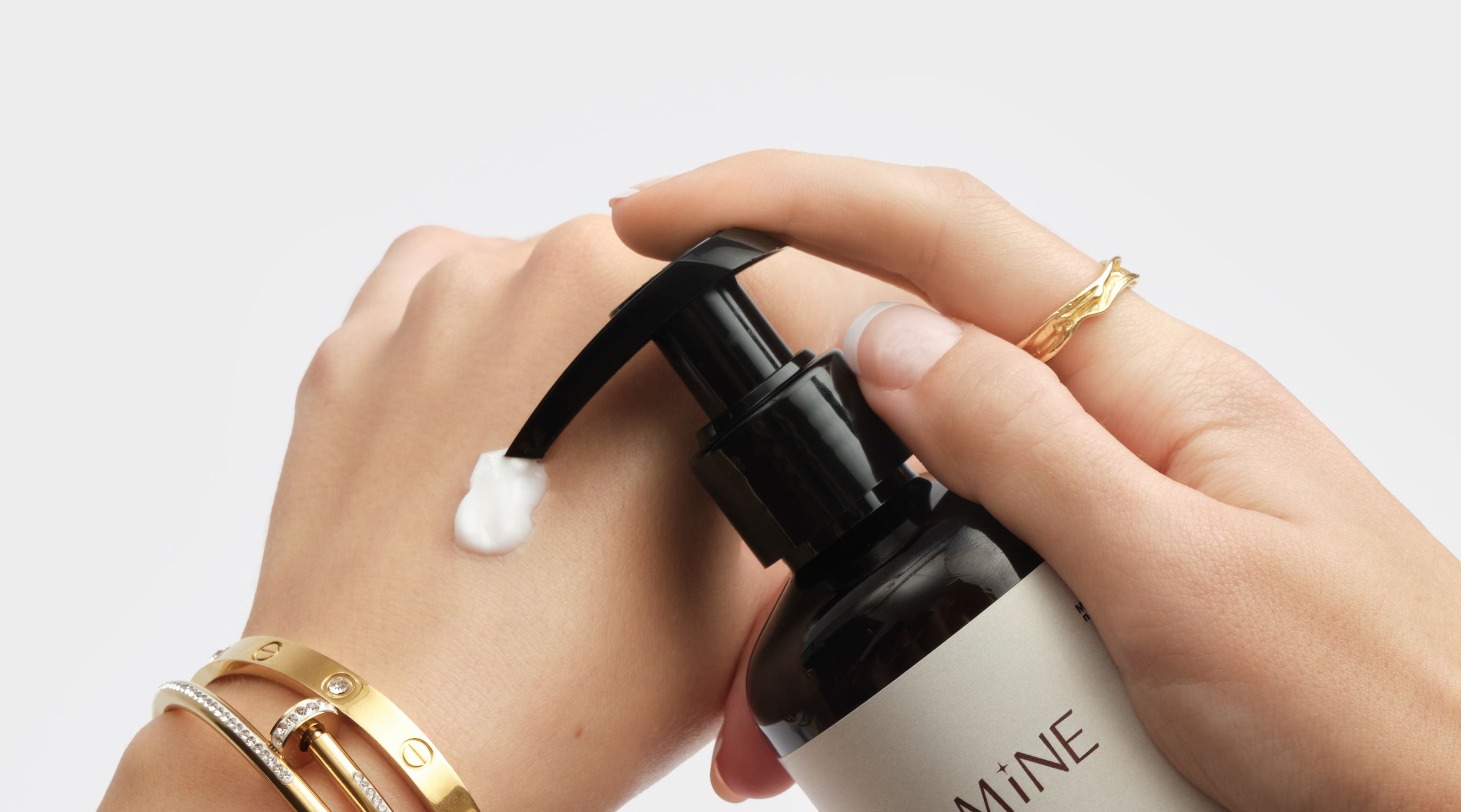 Парфюмированные кремы для рук и тела